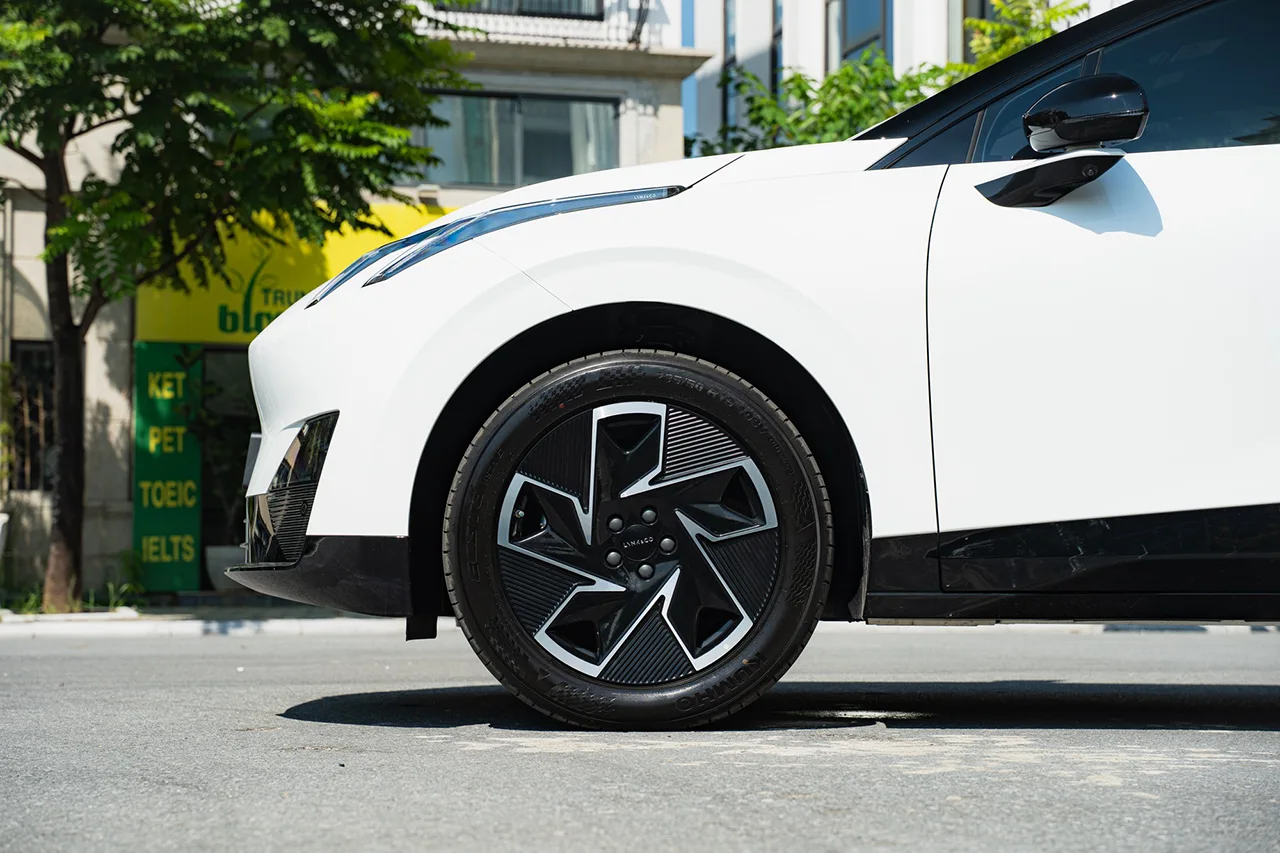 Lynk & Co 02