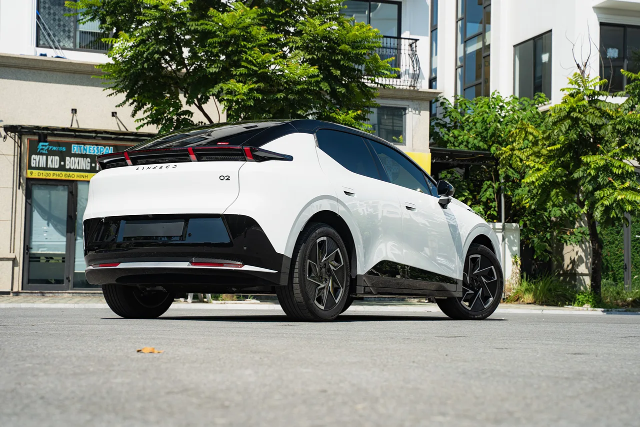 Lynk & Co 02