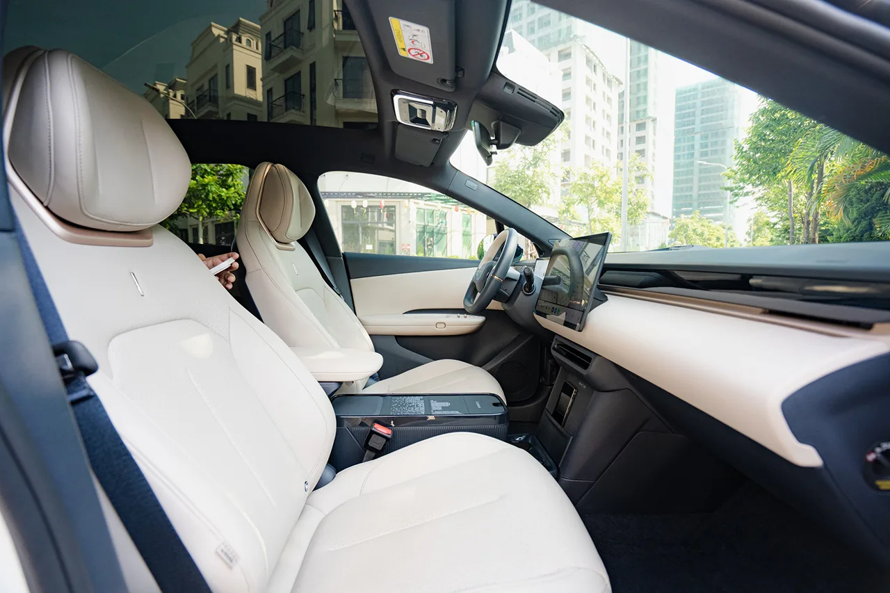 Lynk & Co 02