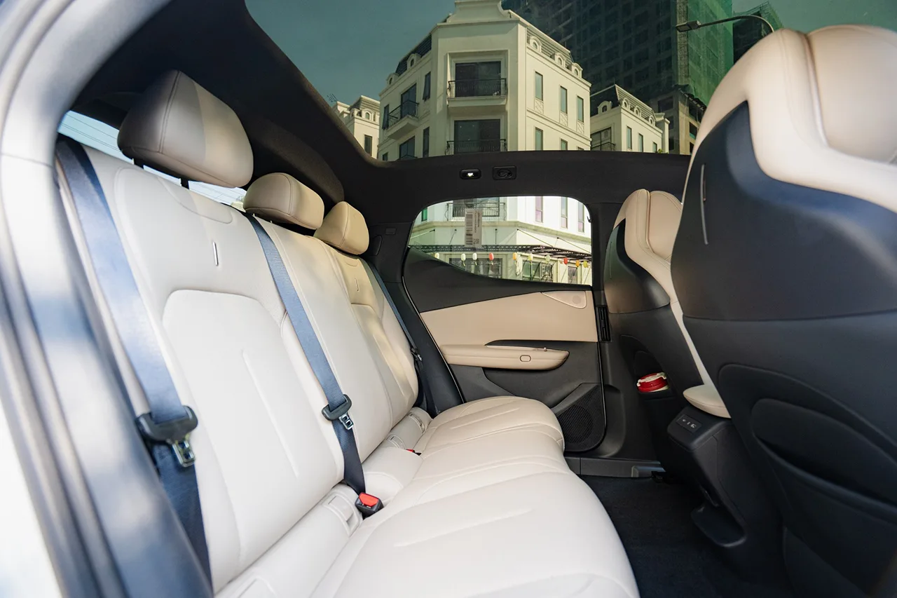 Lynk & Co 02