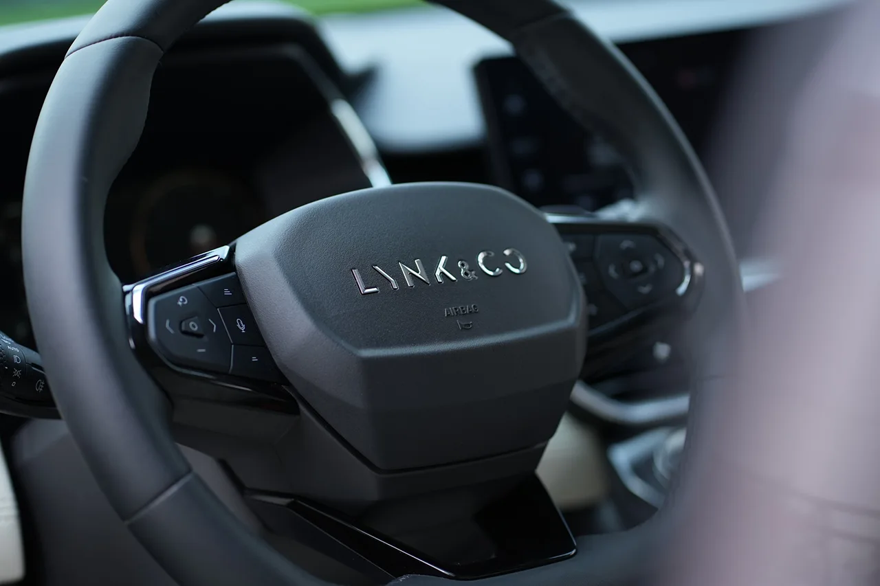 Lynk & Co 06