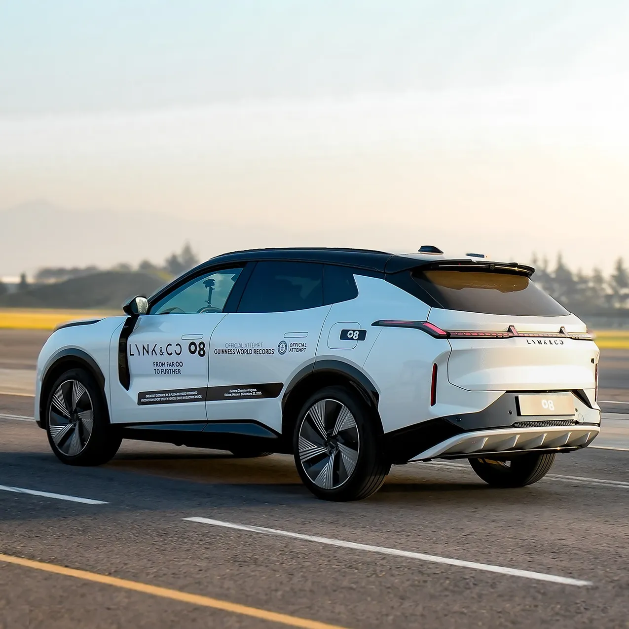 LYNK & CO 08 EM-P - XÁC LẬP KỶ LỤC THẾ GIỚI MỚI