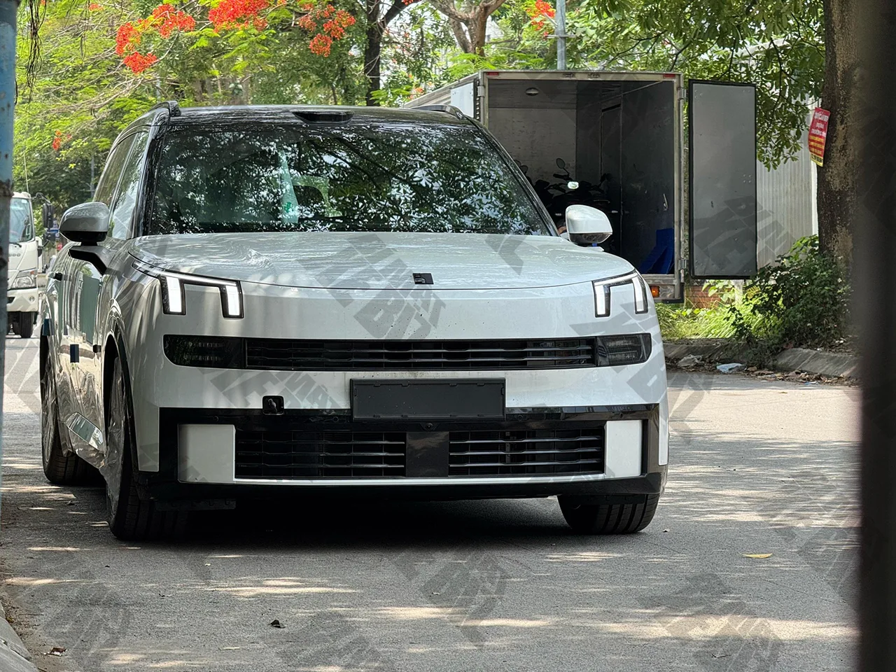 Lynk & Co 900 xuất hiện trên đường phố Việt Nam: Bỏ một chi tiết so với xe trưng bày, dễ là bản thương mại sắp bán ra thị trường