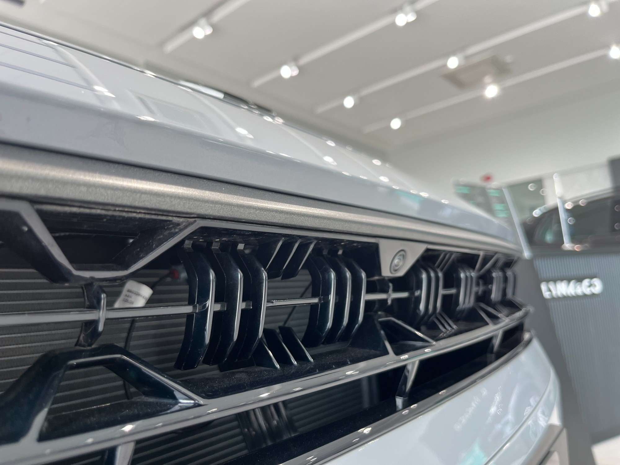 Lynk & Co Long An 06